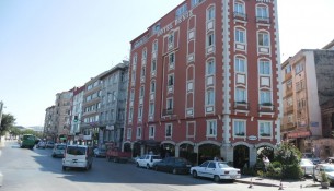 Deniz otel manzarası ve konumu itibariyle Kadıköy'de iyi bir noktadadır. Otelin yaptığı açıklama ise'' ortak kullanım alanlarıyla tamamen yenilenerek hizmetinize sunulmuştur.'' İletişime geçerek Tel 0216 348 7455 0216 345 2088 kalacağınız tarihler arası boş oda durumunu sorgulayabilirsiniz. Otel oda fiyatları ise seçeceğiniz yere göre farklılıklar gösterebilmektedir.